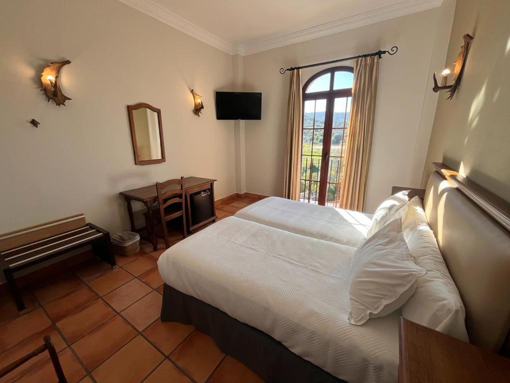 Hotel Sierra De Ubrique Exteriör bild